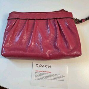 COACH PINK PATENT LEATHER WRISTLET